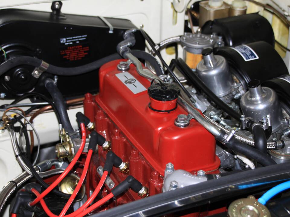 Bild 28/28 von MG MGB GT (1968)