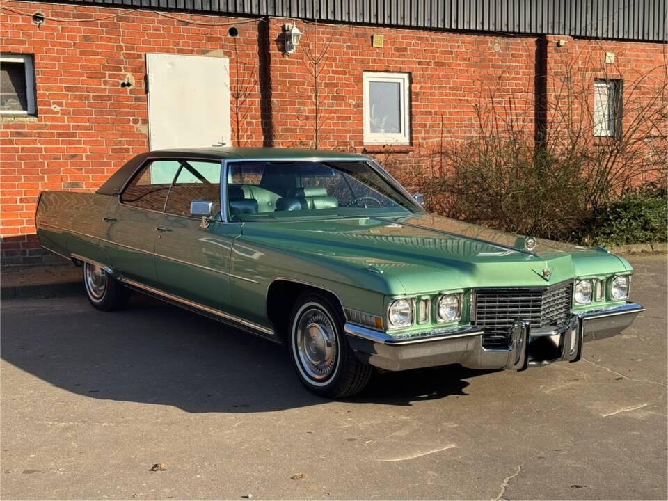 Image 2/18 of Cadillac Sedan DeVille (1971)