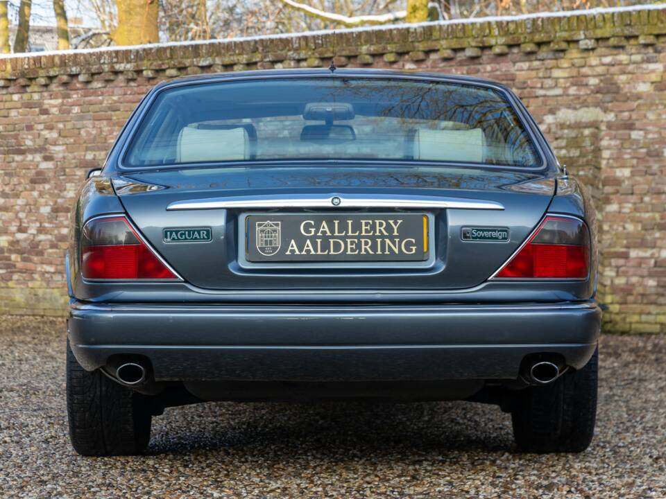 Image 6/50 of Jaguar XJ 6 4.0 Sovereign (1995)