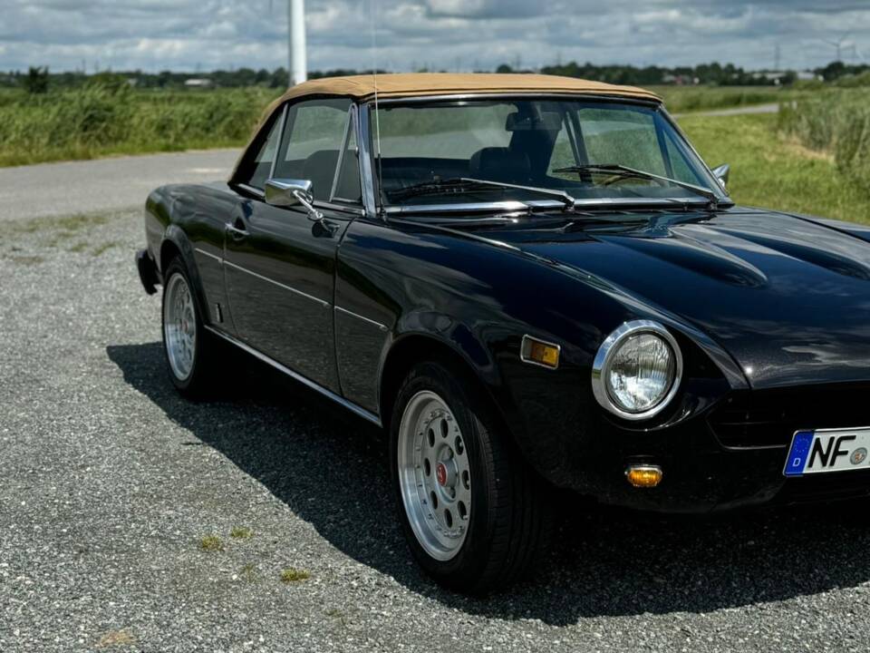 Imagen 3/16 de FIAT 124 Spider CS1 (1975)