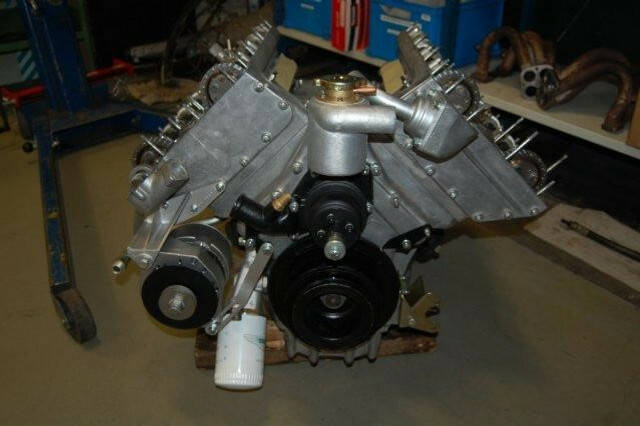 Image 21/50 of Aston Martin V8 (1980)