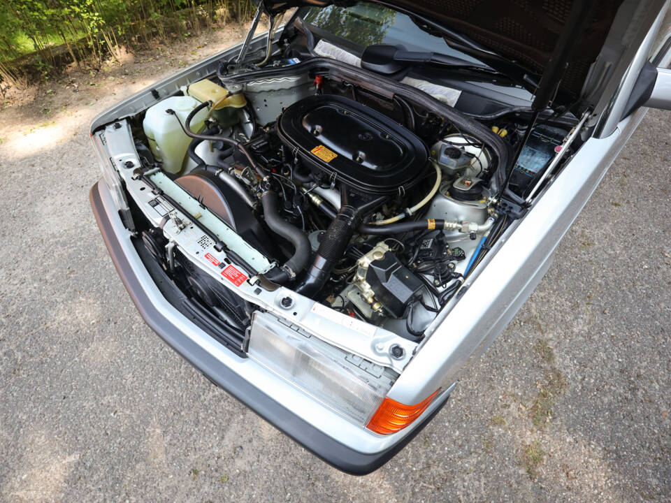 Immagine 20/100 di Mercedes-Benz 190 E 2.3 (1992)