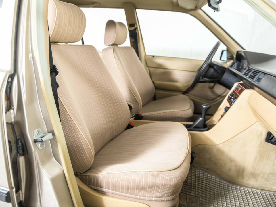 Bild 22/50 von Mercedes-Benz 230 TE (1987)