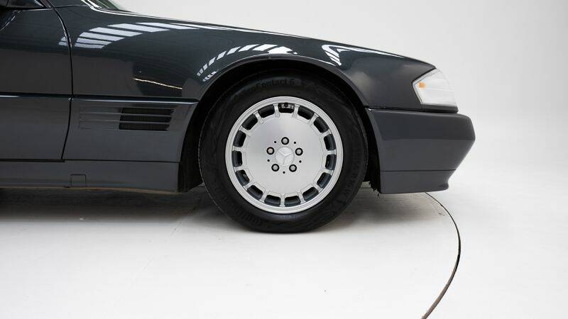 Image 10/15 of Mercedes-Benz 500 SL (1989)