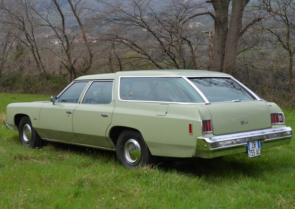 Image 6/8 of Chevrolet Impala Station Wagon (1975)