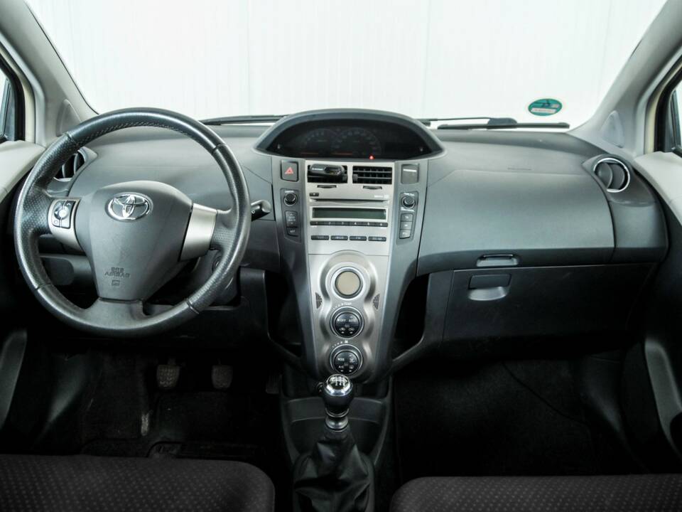 Bild 7/50 von Toyota Yaris 1.33 VVT-i (2011)