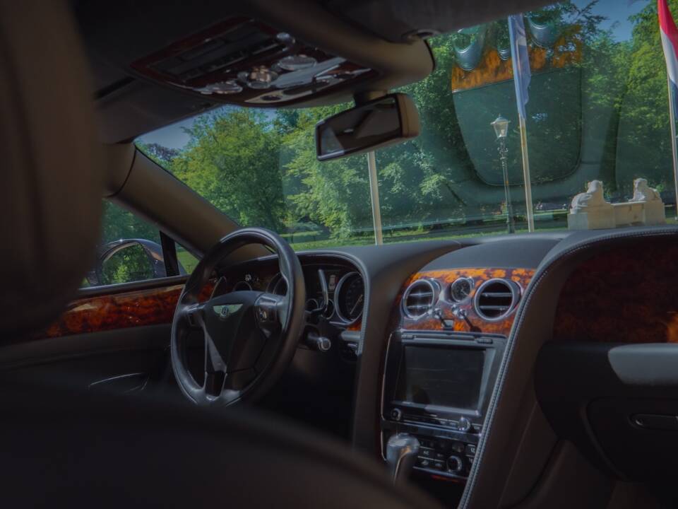 Imagen 43/68 de Bentley Flying Spur V8 S (2017)