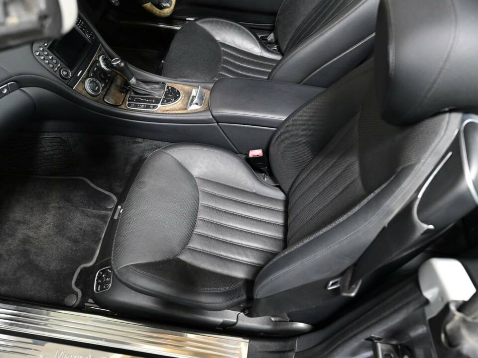 Imagen 31/50 de Mercedes-Benz SL 500 (2008)