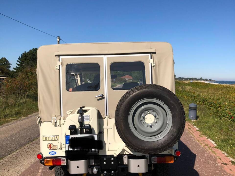 Bild 3/15 von Toyota Land Cruiser BJ 43 (1979)