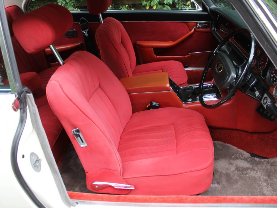 Bild 9/14 von Daimler Sovereign 4.2 (1977)