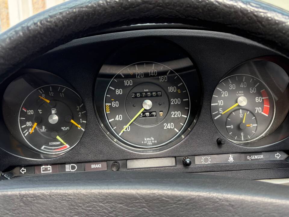 Image 68/88 of Mercedes-Benz 380 SL (1984)