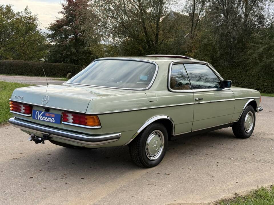 Afbeelding 5/16 van Mercedes-Benz 230 C (1978)