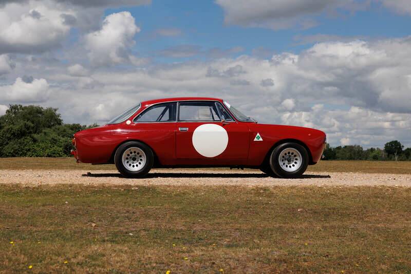 Image 5/50 de Alfa Romeo 1750 GT Veloce (1971)