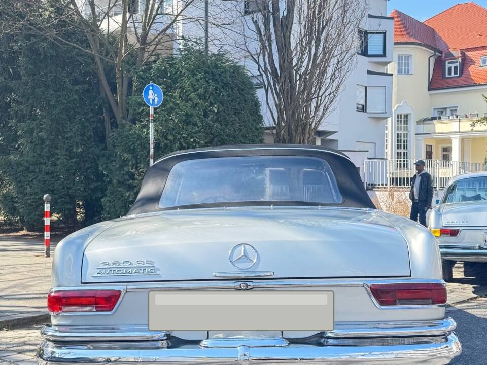 Image 7/37 de Mercedes-Benz 250 SE (1966)