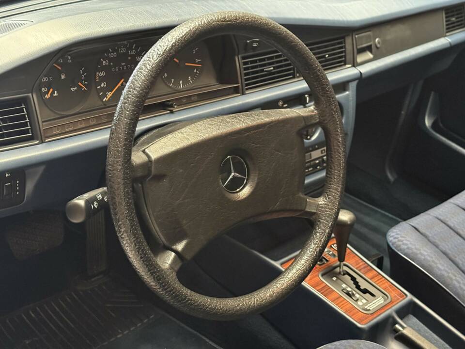 Bild 14/21 von Mercedes-Benz 190 E 1.8 (1990)