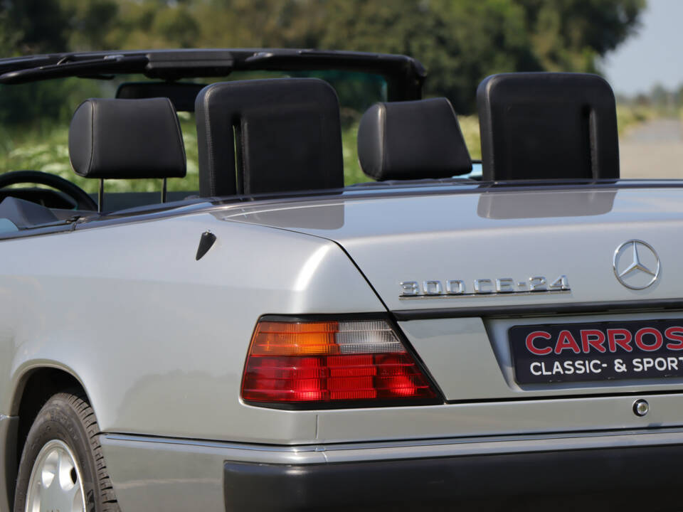 Image 12/39 of Mercedes-Benz 300 CE-24 (1992)