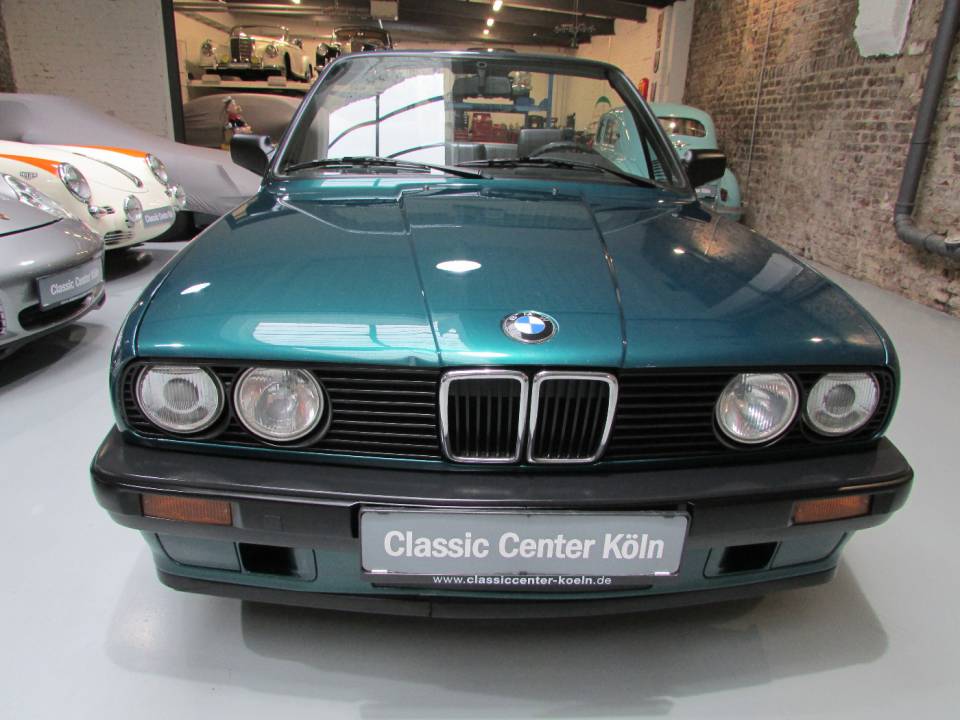 Image 8/30 of BMW 318i (1992)