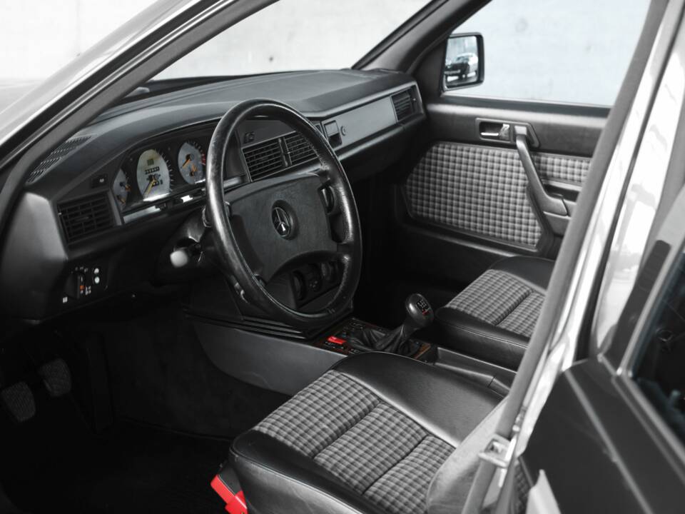 Imagen 25/50 de Mercedes-Benz 190 E 2.5-16 Evolution II (1990)