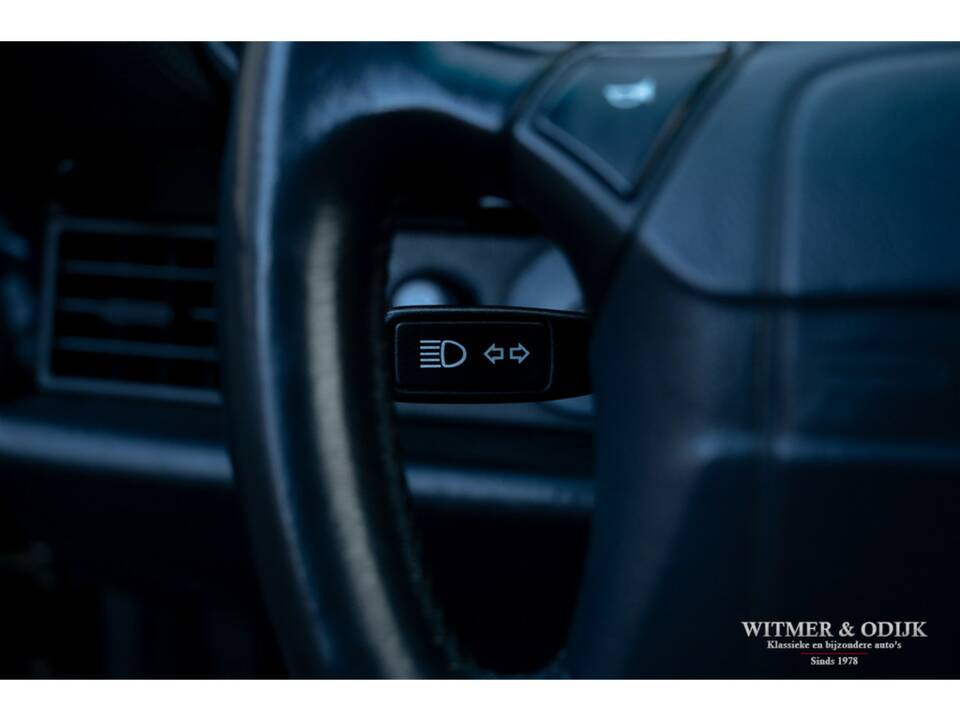 Image 13/33 de Porsche 911 Carrera 4 (1992)