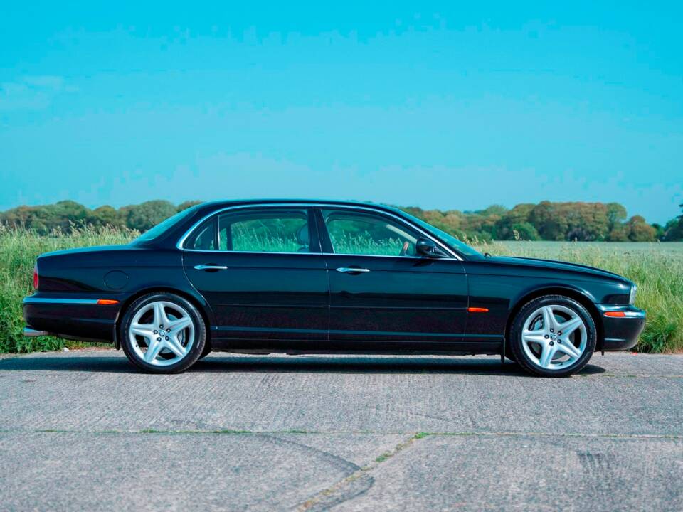Obraz 2/50 pojazdu Jaguar XJR Super V8 (2004)