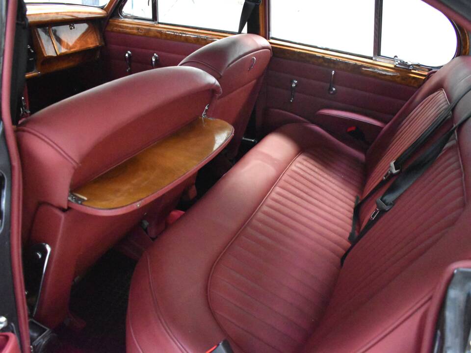 Image 13/39 of Jaguar Mk II 3.8 (1960)