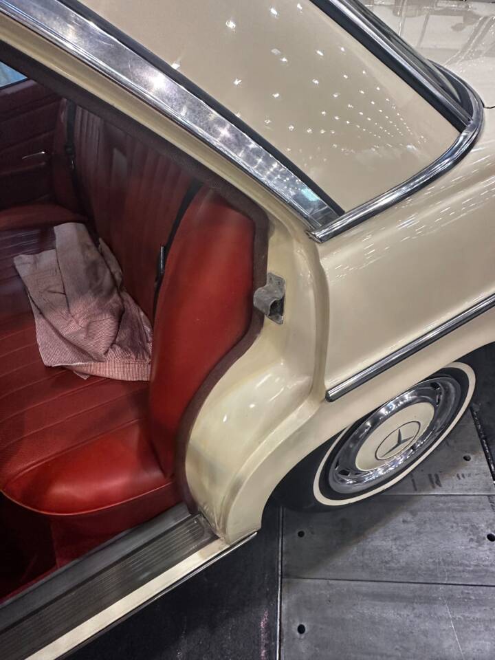 Image 9/21 of Mercedes-Benz 240 D 3,0 (1976)