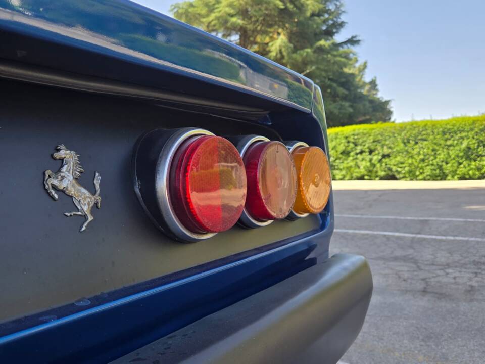 Image 10/77 of Ferrari 365 GT4 2+2 (1975)
