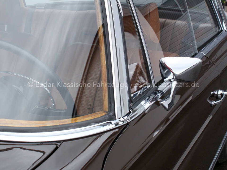 Image 21/35 of Mercedes-Benz 280 SE 3,5 (1970)