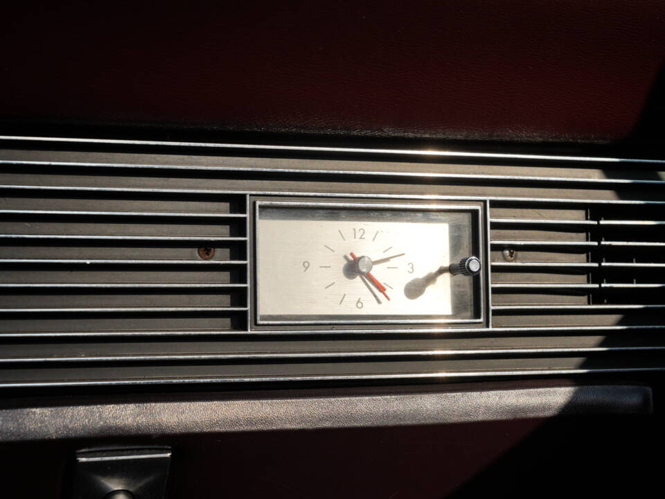 Immagine 37/57 di Lincoln Continental Convertible (1966)
