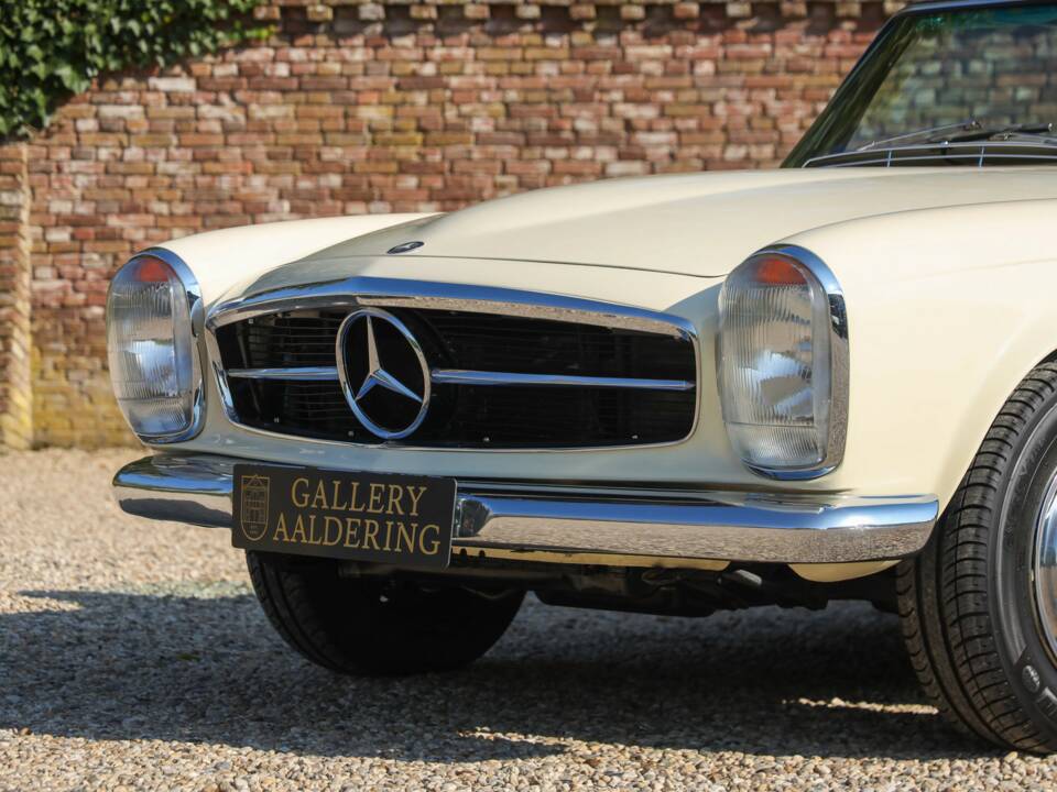 Image 19/50 of Mercedes-Benz 250 SL (1967)