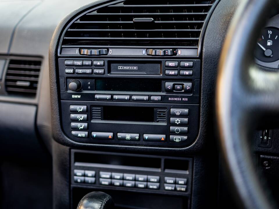 Image 46/49 of BMW 328i (1998)