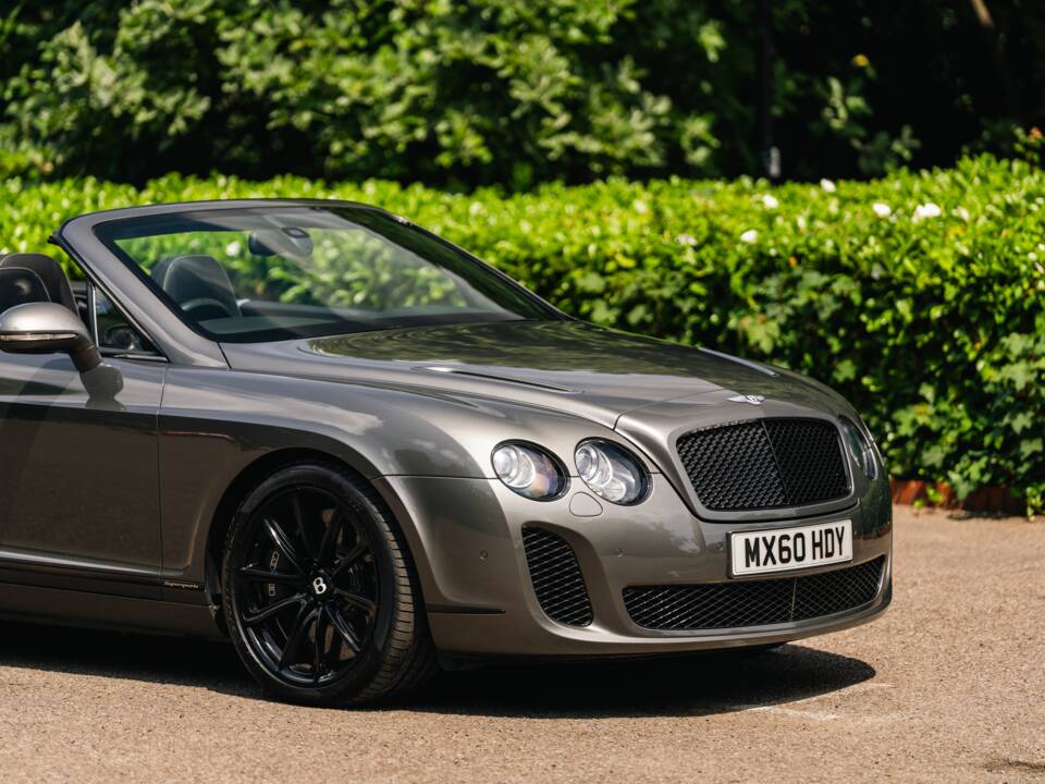 Immagine 44/50 di Bentley Continental GTC (2010)