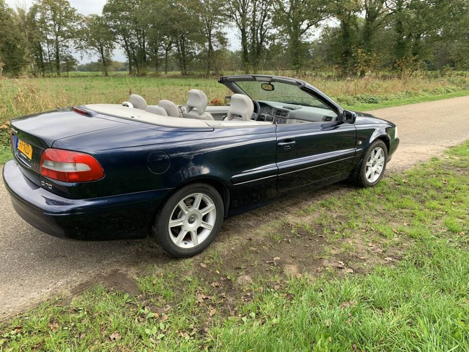 Imagen 8/8 de Volvo C70 2.4 T (2001)