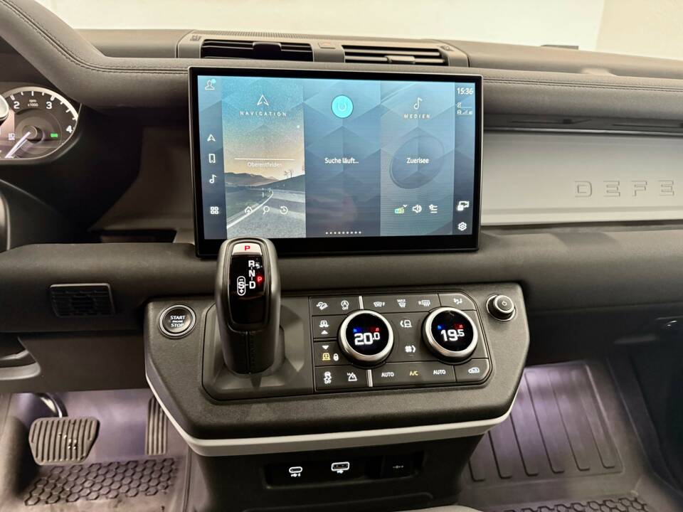 Image 16/25 of Land Rover Defender 110 D300 AWD (2022)