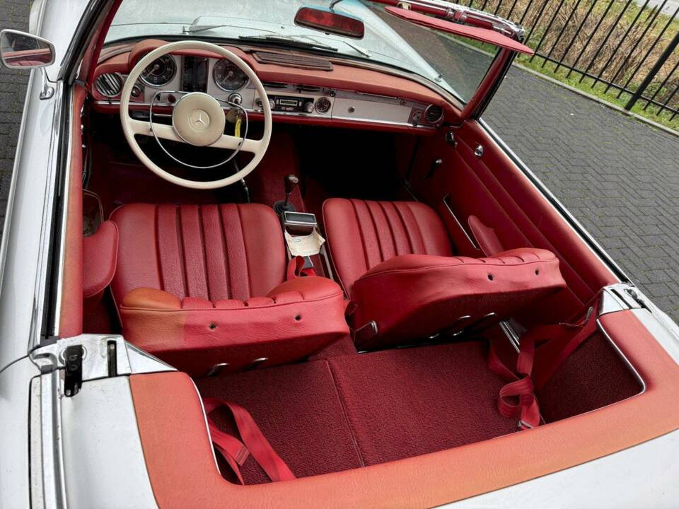 Image 15/36 de Mercedes-Benz 230 SL (1965)