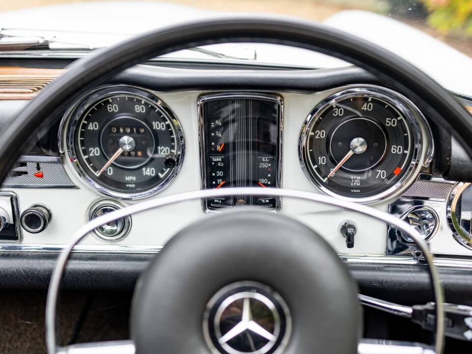 Image 43/50 of Mercedes-Benz 280 SL (1968)