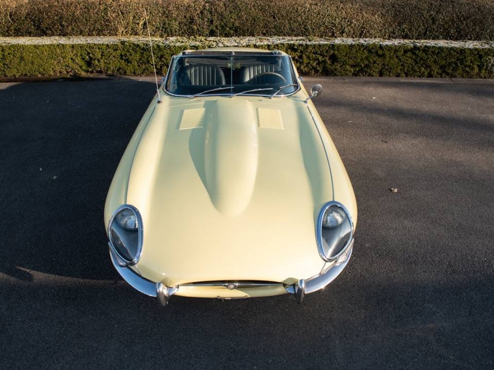 Bild 2/60 von Jaguar Type E 4.2 (1967)