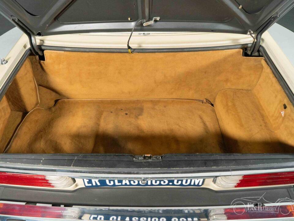 Immagine 6/29 di Mercedes-Benz 380 SL (1983)