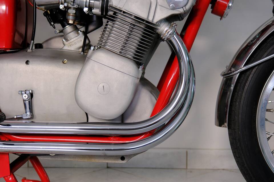Image 10/99 of MV Agusta 750 Sport (1971)