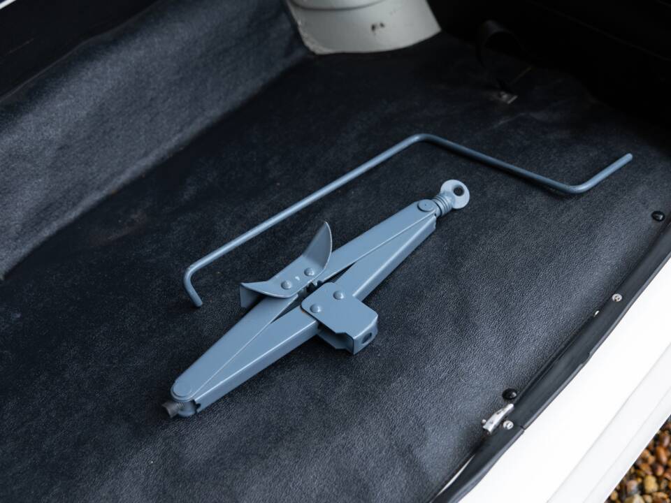 Image 33/50 of Triumph Herald 1200 (1967)