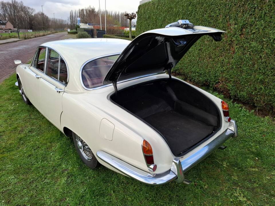 Image 49/68 de Jaguar Type S 3.4 (1964)