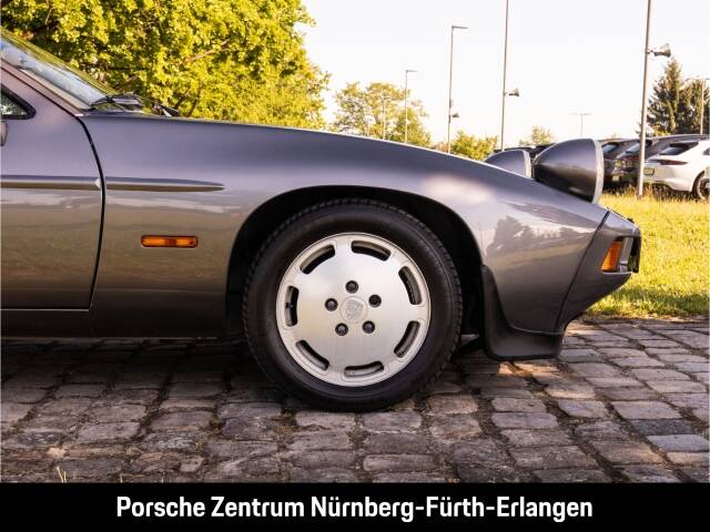 Image 19/46 of Porsche 928 S (1985)