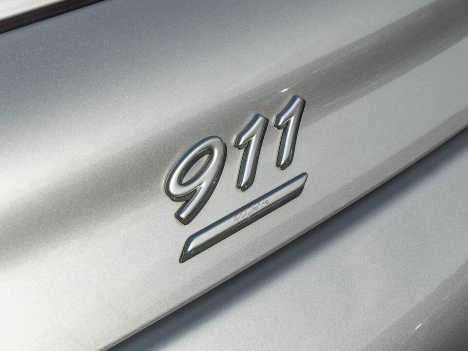 Image 11/41 of Porsche 911 Carrera (2004)