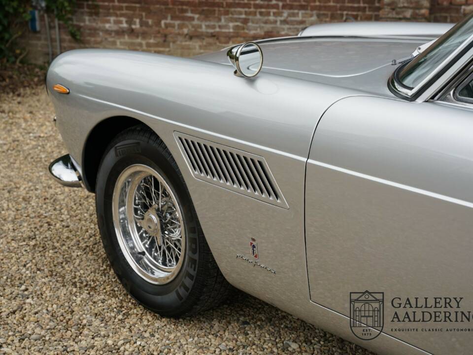 Afbeelding 30/50 van Ferrari 250 GTE (1964)