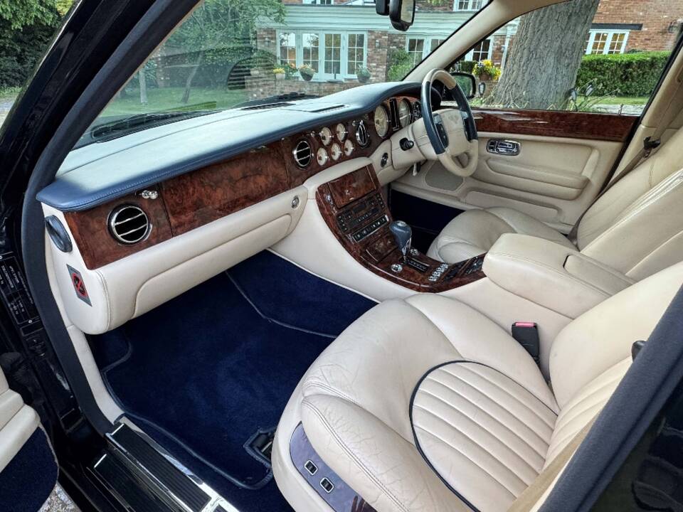 Image 17/25 of Bentley Arnage Red Label (2001)