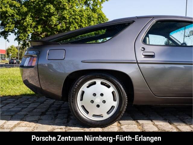 Image 15/46 of Porsche 928 S (1985)