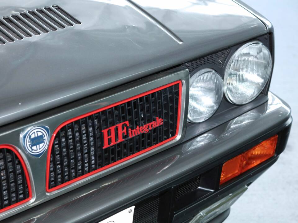 Image 15/50 of Lancia Delta HF Integrale (1988)