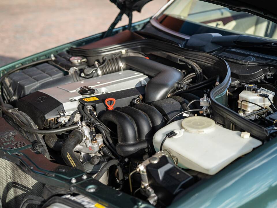 Bild 9/74 von Mercedes-Benz C 280 (1993)