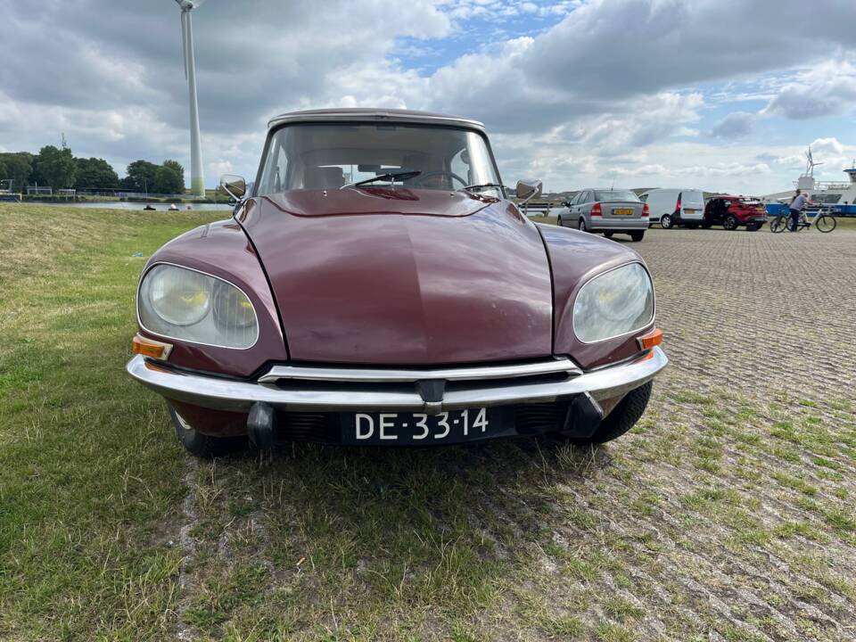 Image 2/16 of Citroën ID 19 (1968)