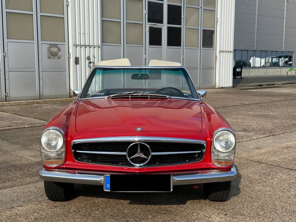 Image 4/54 of Mercedes-Benz 280 SL (1968)